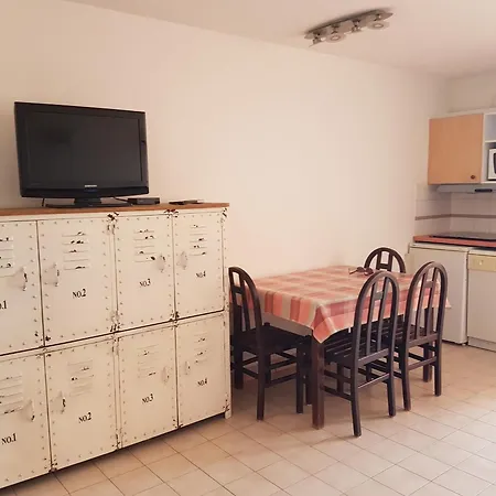 Climatise A Avec Parking Et Terrasse - Fr-1-472a-138 Sete